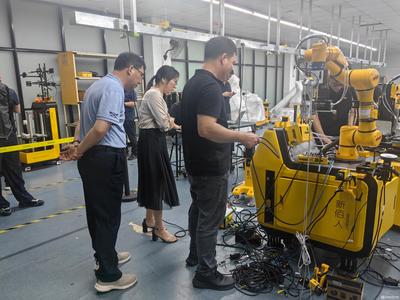 機(jī)電工程學(xué)院與東莞新佰人機(jī)器人共探產(chǎn)學(xué)研新篇章 技術(shù)交流推動智造升級